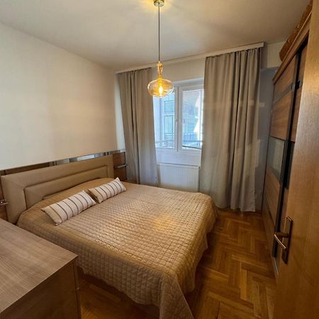 Big Spacious Apartment In Pej Center With Wi-Fi 페야 외부 사진