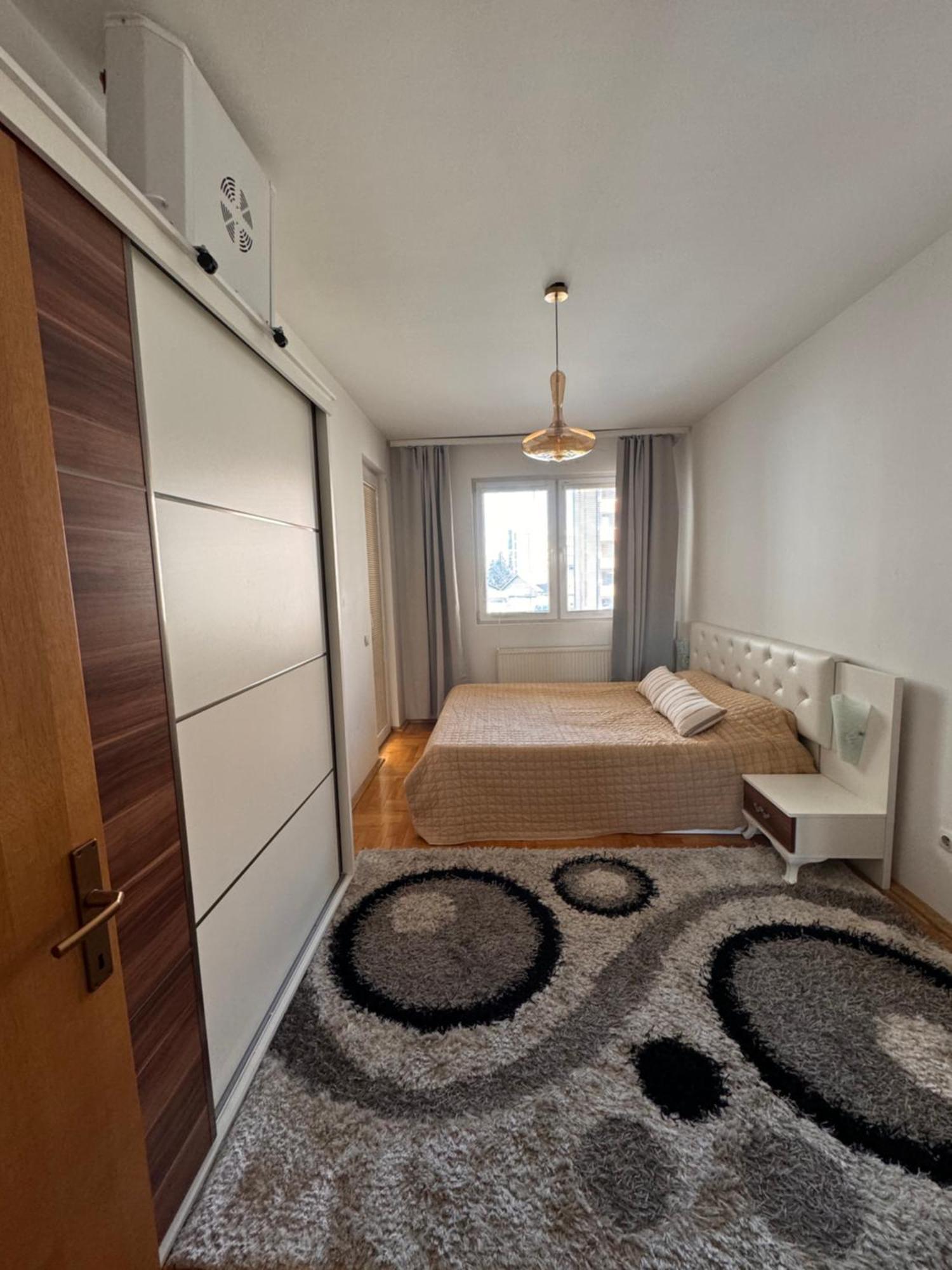Big Spacious Apartment In Pej Center With Wi-Fi 페야 외부 사진