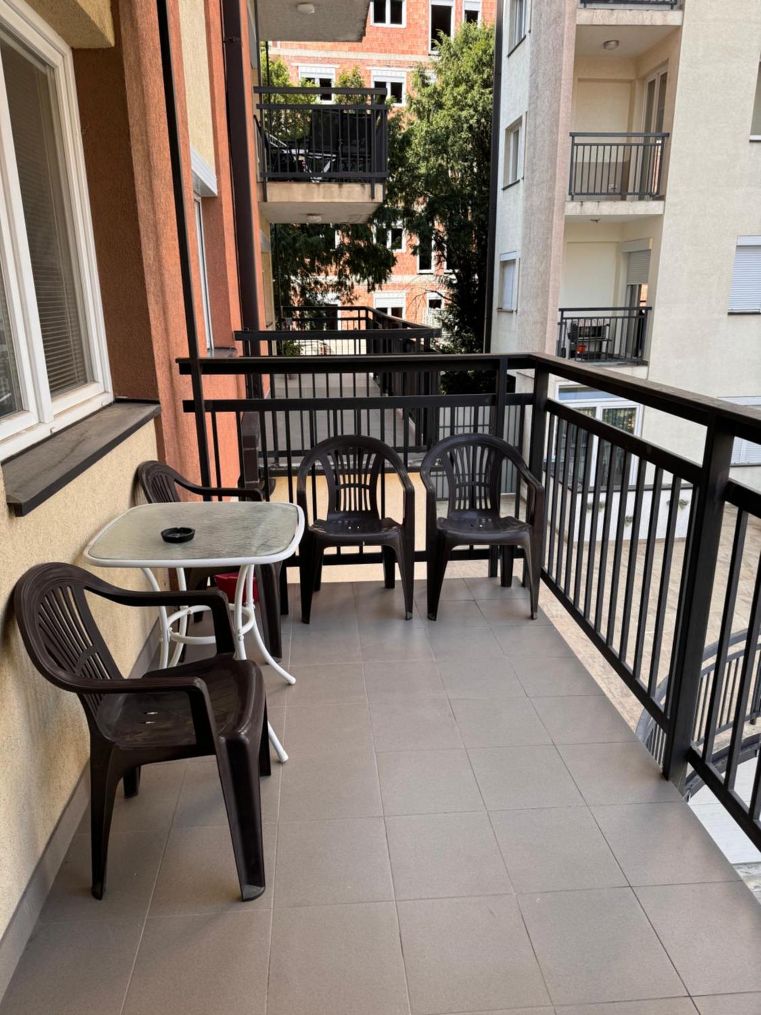Big Spacious Apartment In Pej Center With Wi-Fi 페야 외부 사진